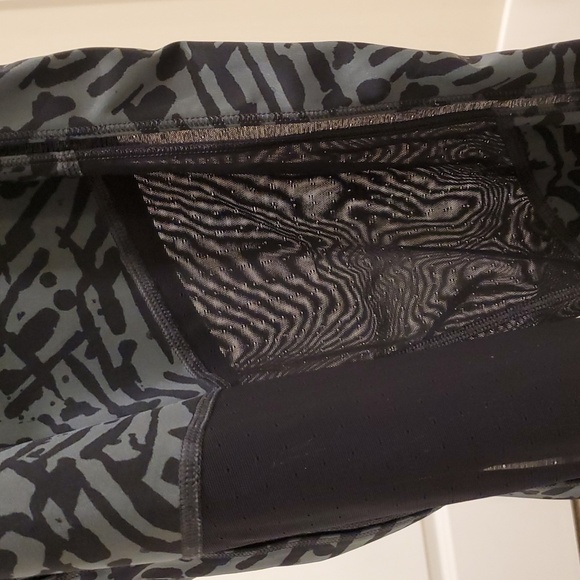 Lululemon Hot To Street Camo Mesh Legging 6 - Picture 10 of 10